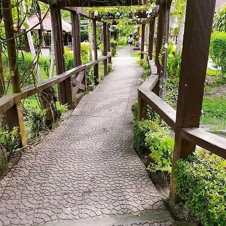 Готель Pantropi-Coco Farm Calapan Екстер'єр фото